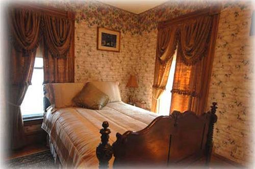 The Lion And The Rose Bed & Breakfast Whitefield エクステリア 写真